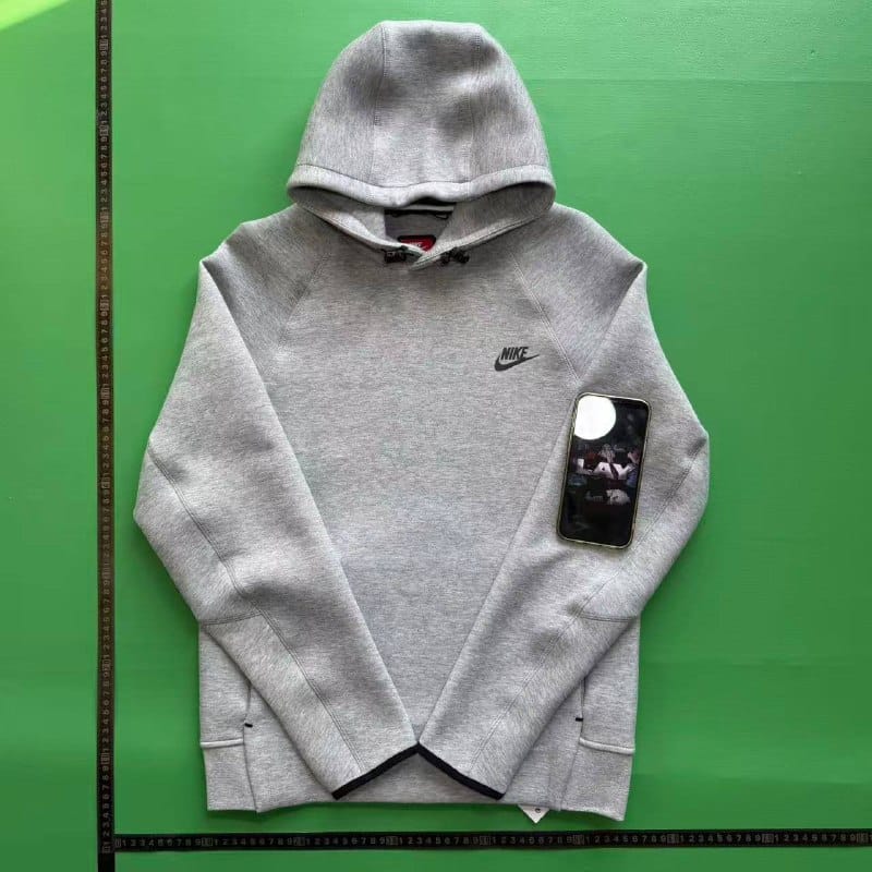 Pull Nike Tech Dubaï rare noir et gris