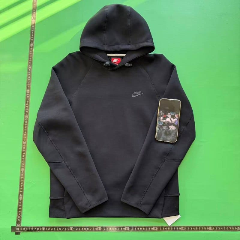 Pull Nike Tech Dubaï rare noir et gris 3
