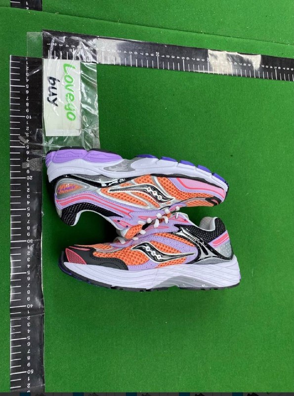 Paire Saucony ProGrid Omni 9