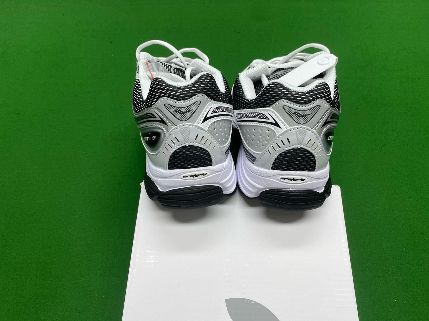 Paire Saucony ProGrid Omni 9 — QC 6