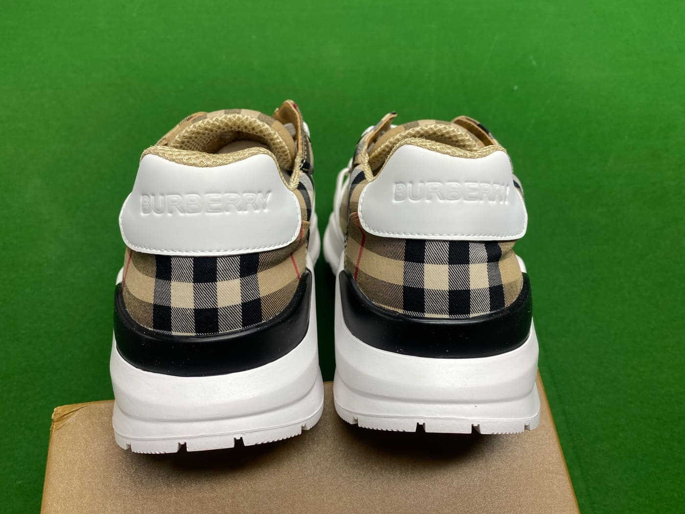 Paire de sneakers premium urbaines 3