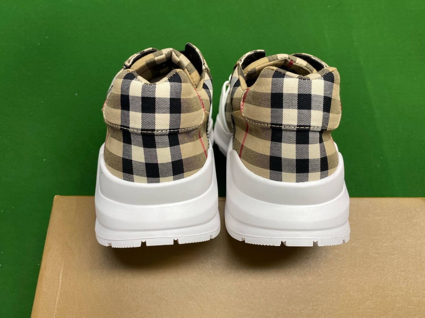 Paire de sneakers premium urbaines — QC 6