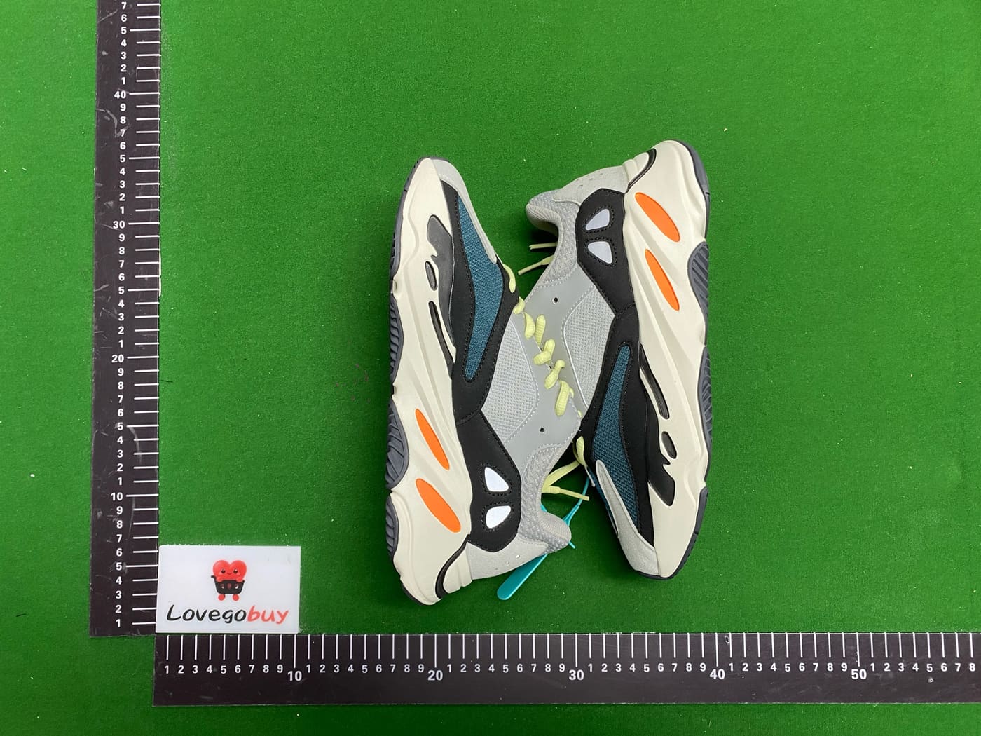 Paire Adidas Yeezy Wave Runner 3