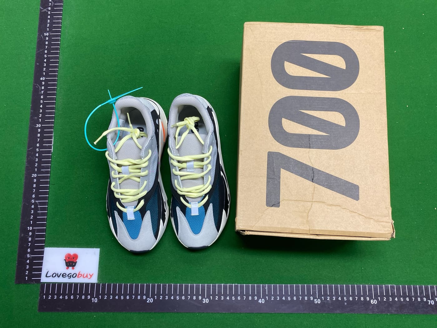 Paire Adidas Yeezy Wave Runner 4